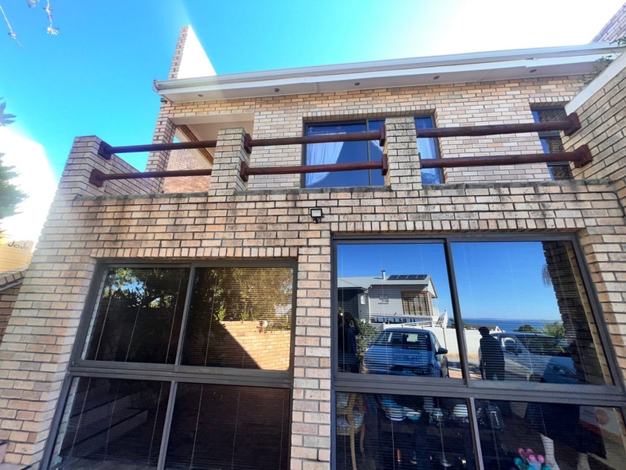 6 Bedroom Property for Sale in Wavecrest Eastern Cape